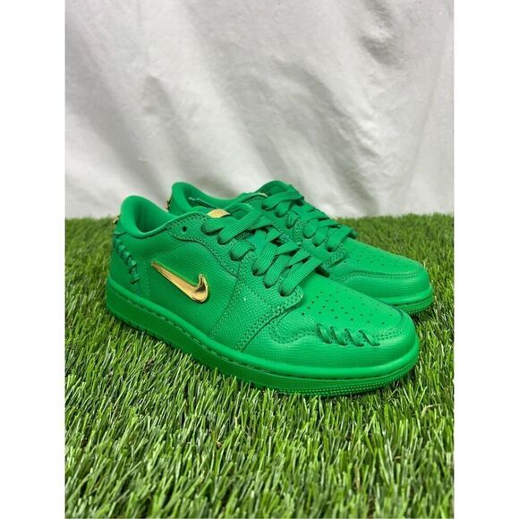 Size 5W - Nike Women Air Jordan 1 Low Method Of Make‎ 'Lucky Green' (FN5032-300) - Picture 1 of 7